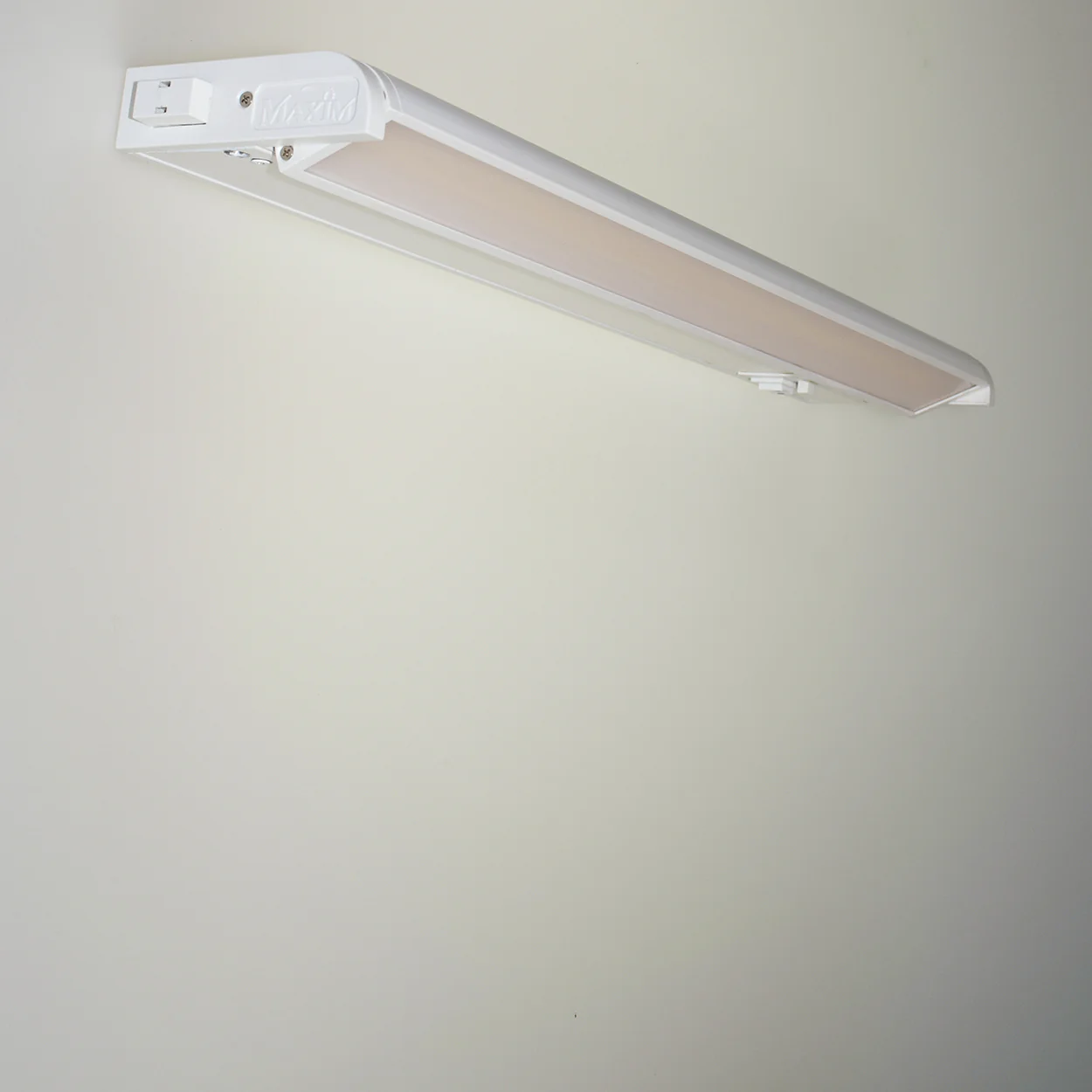 CounterMax 18" 2700-5000K LED Under Cabinet - Image 3