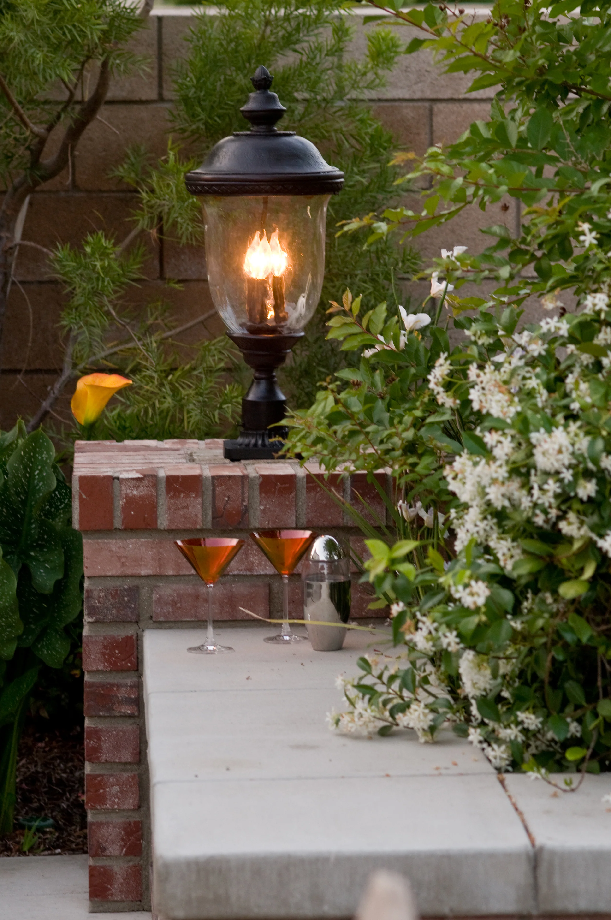 Carriage House DC 3-LT Outdoor Pole/Post Lantern - Image 5