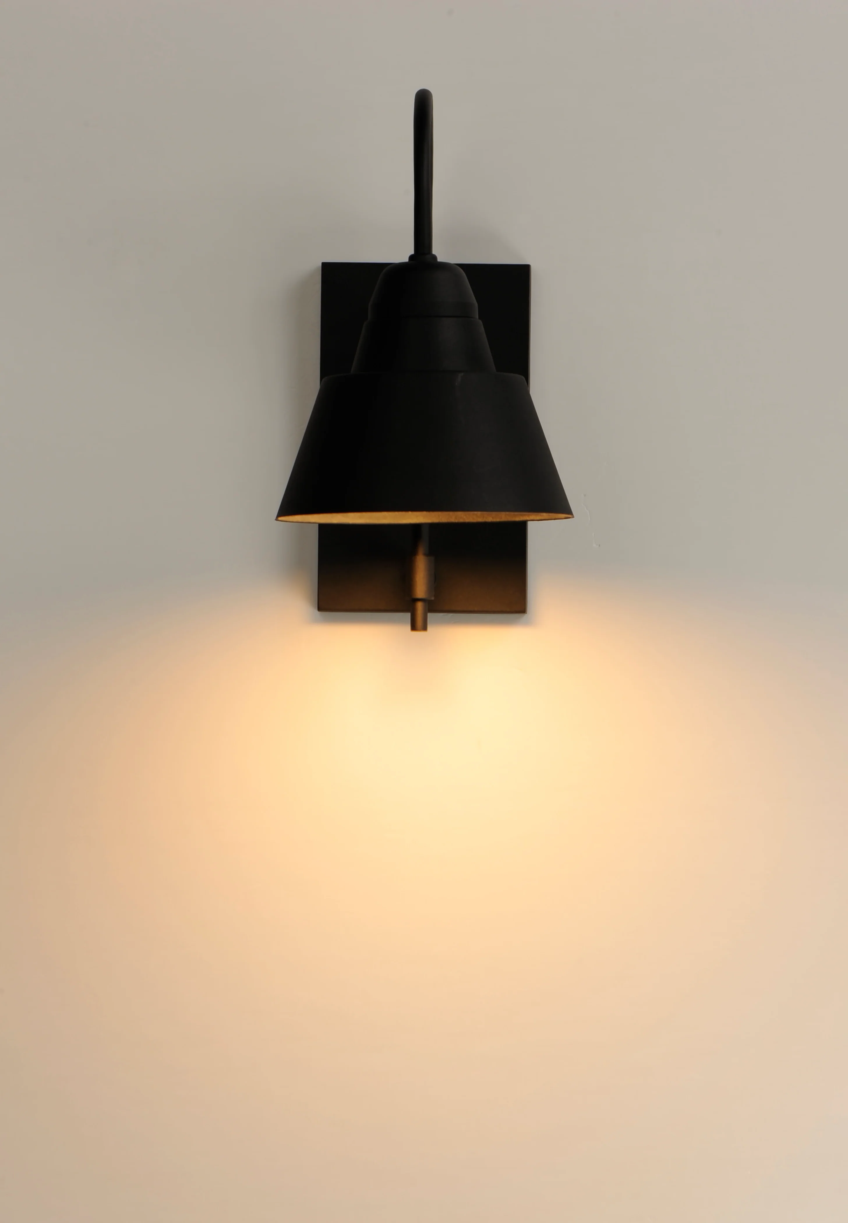 Shoreline 1-Light Outdoor Wall Sconce - Image 4
